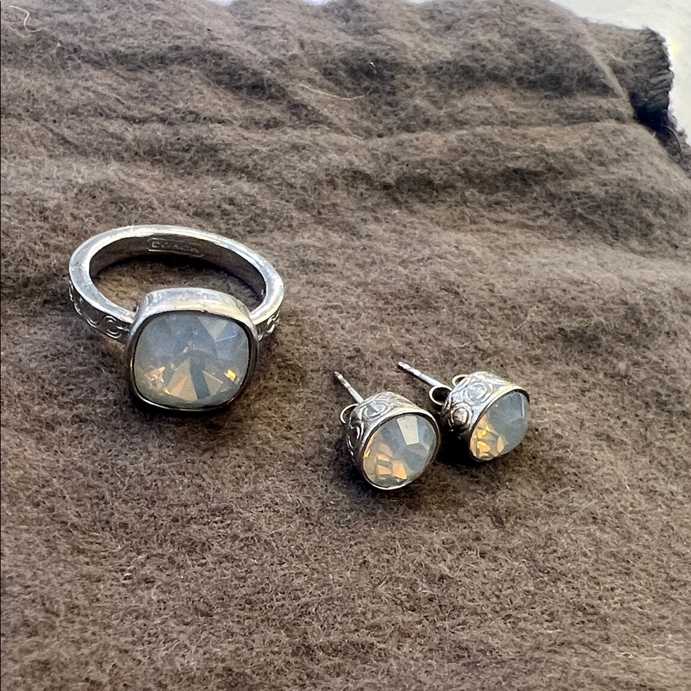 Elegant Silver Jewelry Set with opalescent Crystal Accents